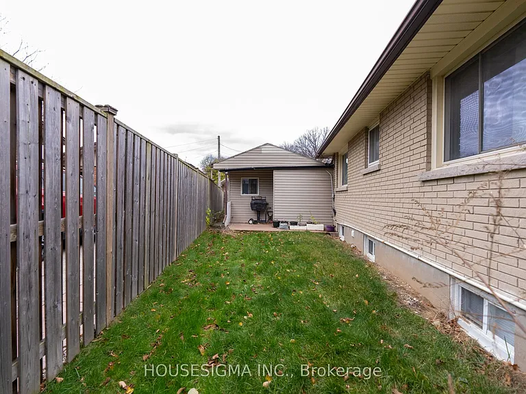 1 Cherrylane Dr N — Photo 22
