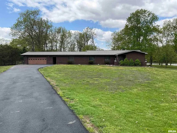8 Lakedale Dr, Salem, IL 62881