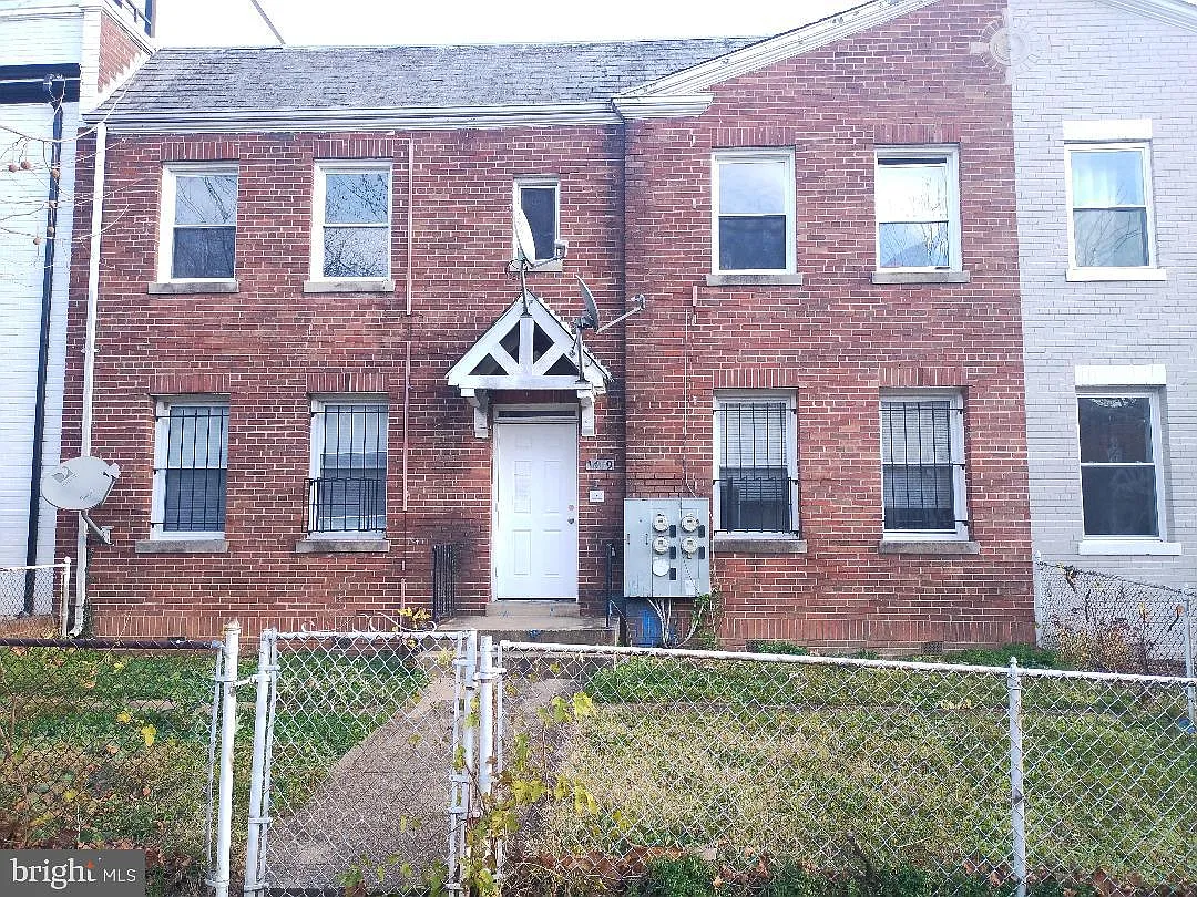 1409 Staples St NE photo 1