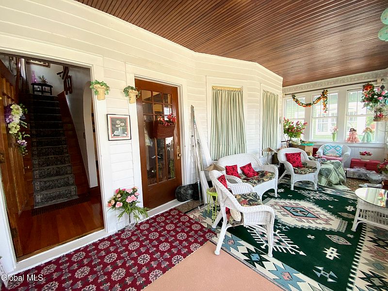 3rd image of 338 Taylor Court
