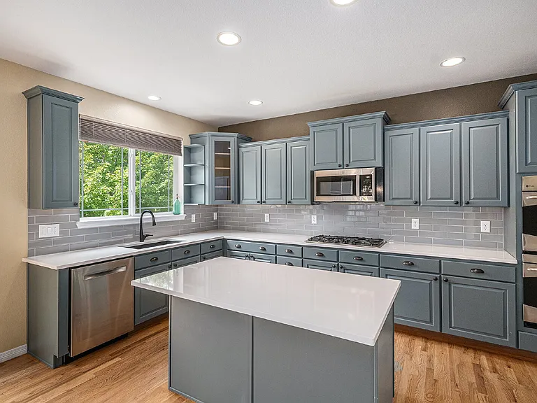 8699 S Addison Way — Photo 2