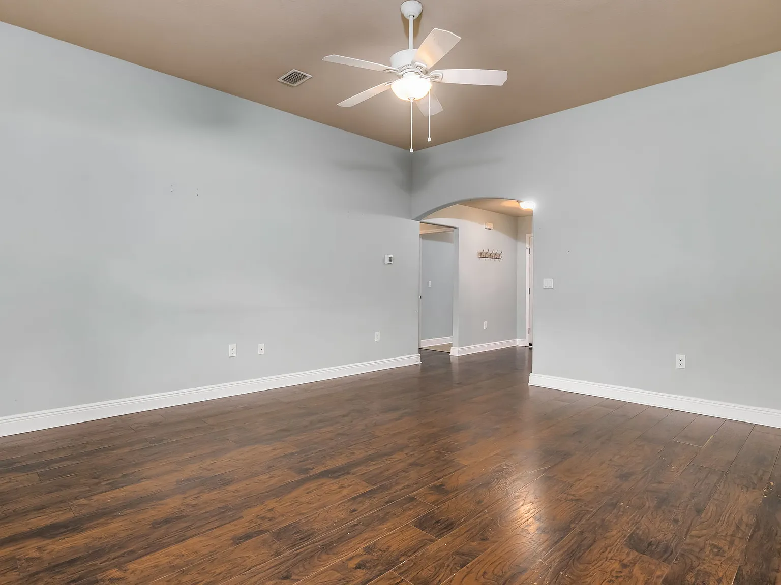 4 bed, 1807 sqft, $2,050 — Photo 4