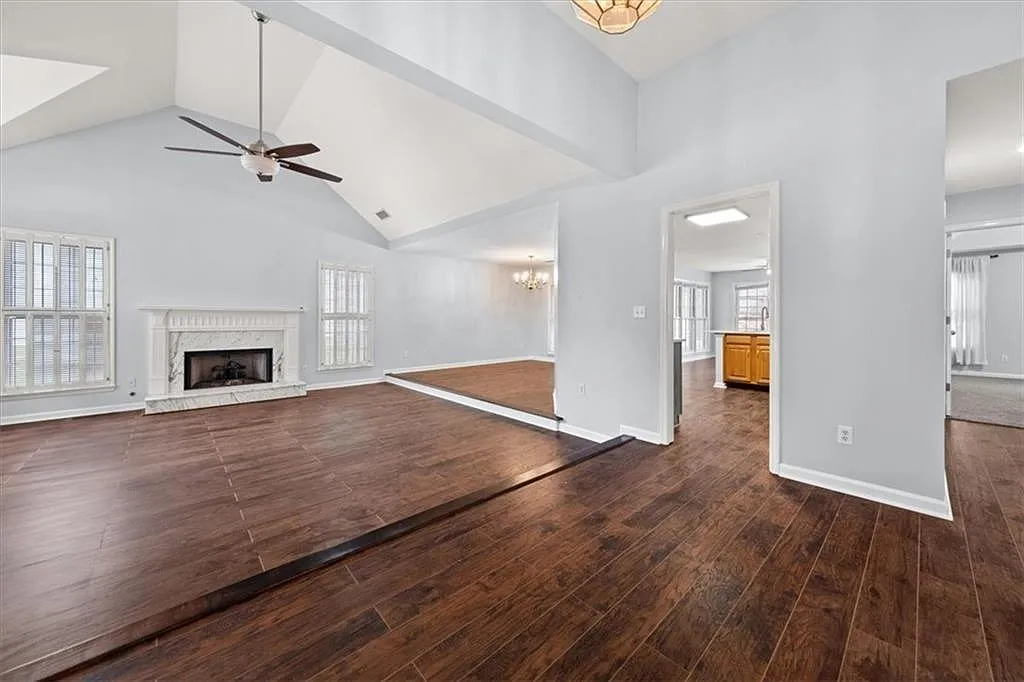 3 bed, 2.0 bath, 1910 sqft, $2,600 — Photo 4