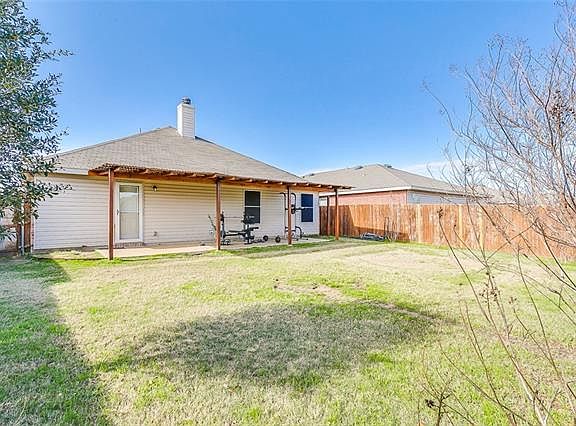 3rd image of 325 Silver Lake Trl