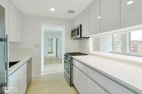 Rented by Sotheby's International Realty | media 16