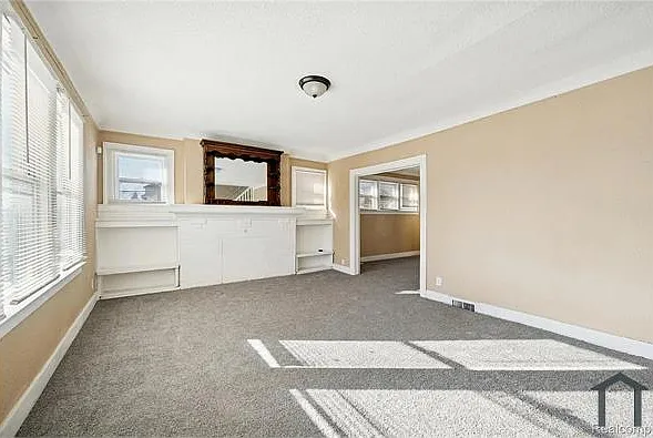 2076 Collingwood St — Photo 8