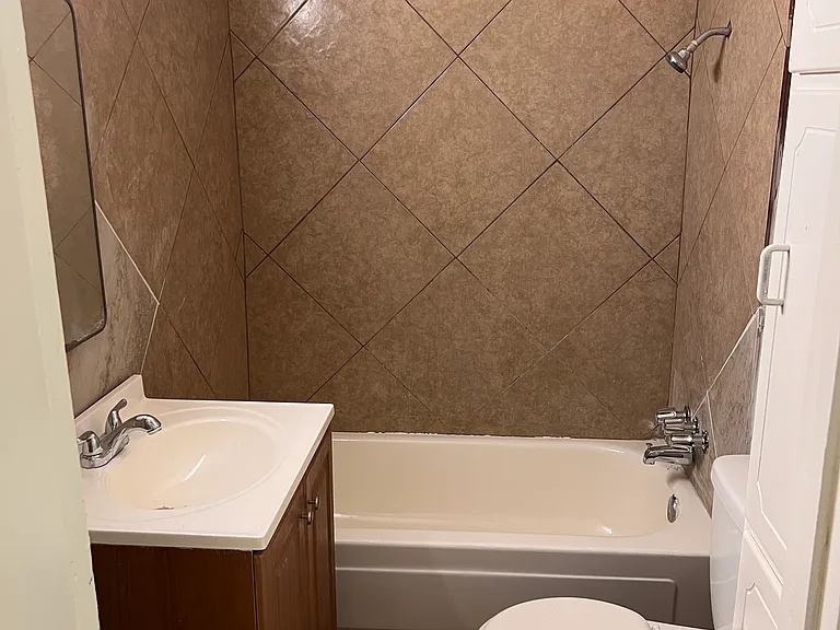 132 W Lincoln St #1 — Photo 3