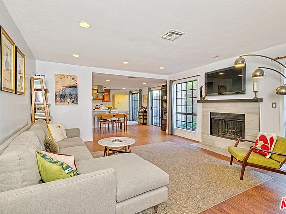 3rd image of 743 Pier Ave APT 4