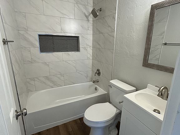5th image of 2317 Doris Ave