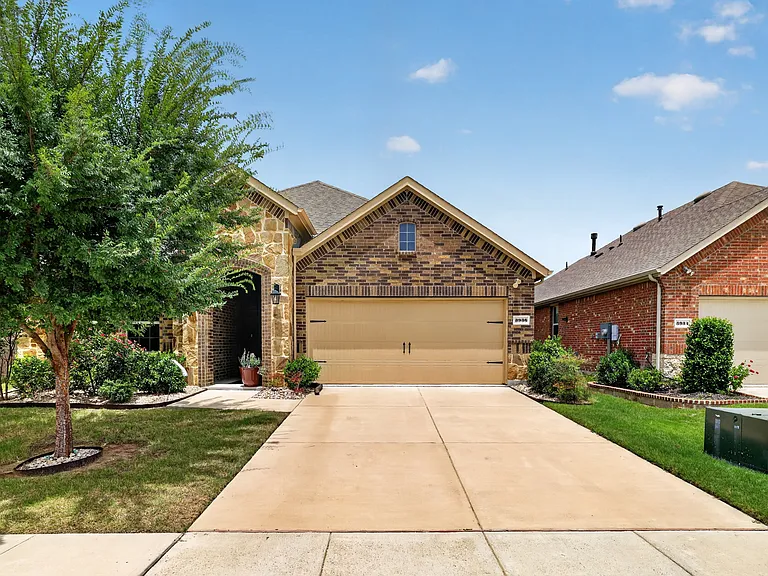 3936 Sidney Ln — Photo 2