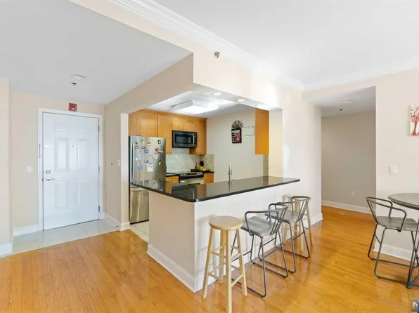 2307 City Pl, Edgewater, NJ 07020
