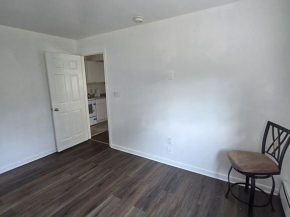 3rd image of 32 Wintergreen Dr