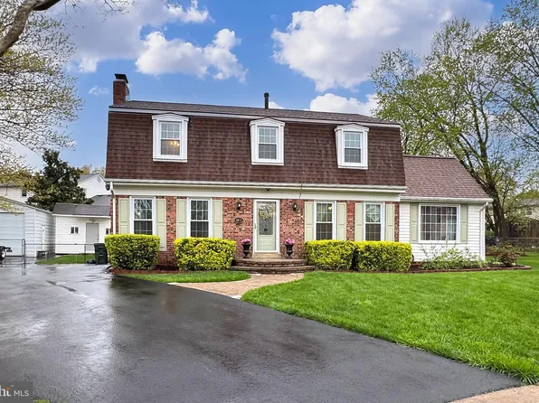 5824 Bridgewater Ct, Alexandria, VA 22315