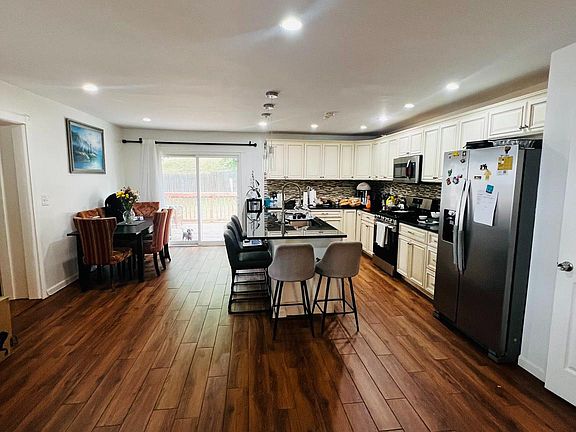 5th image of 5113 Woodford Ln