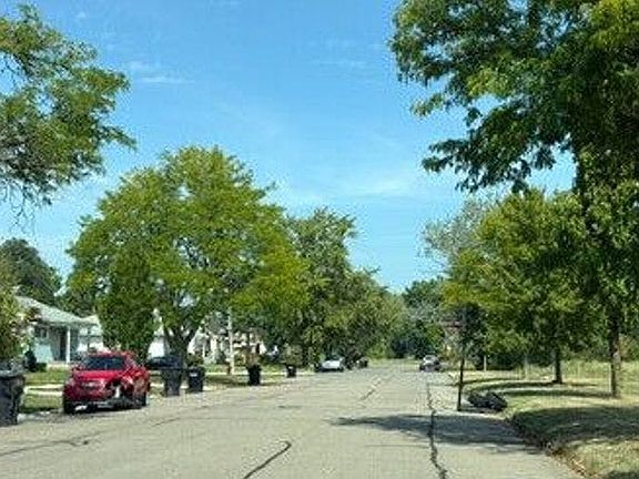 4th image of 7531 Parkland