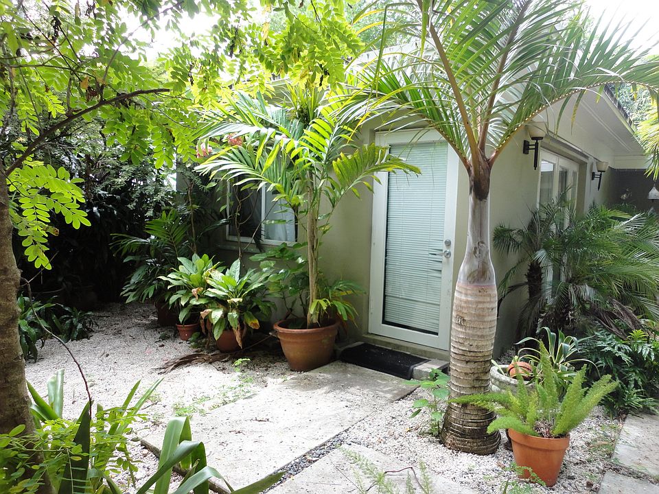 exterior. private entrance.