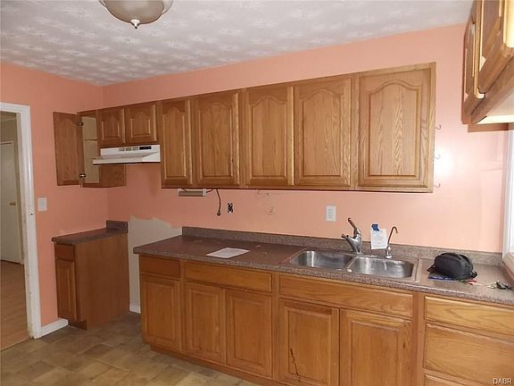 2nd image of 3 Regina Dr