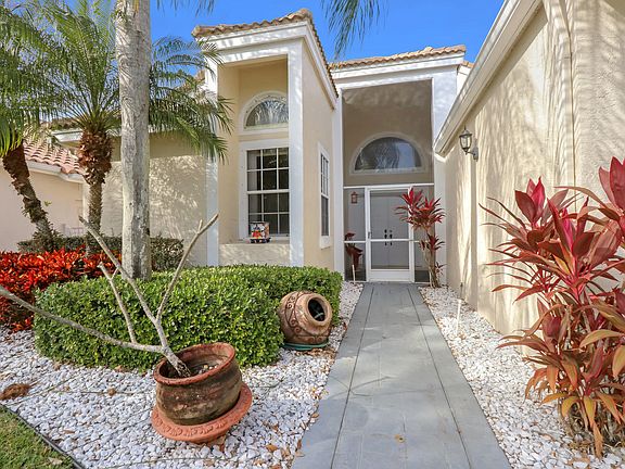 2nd image of 6831 Briarlake Circle