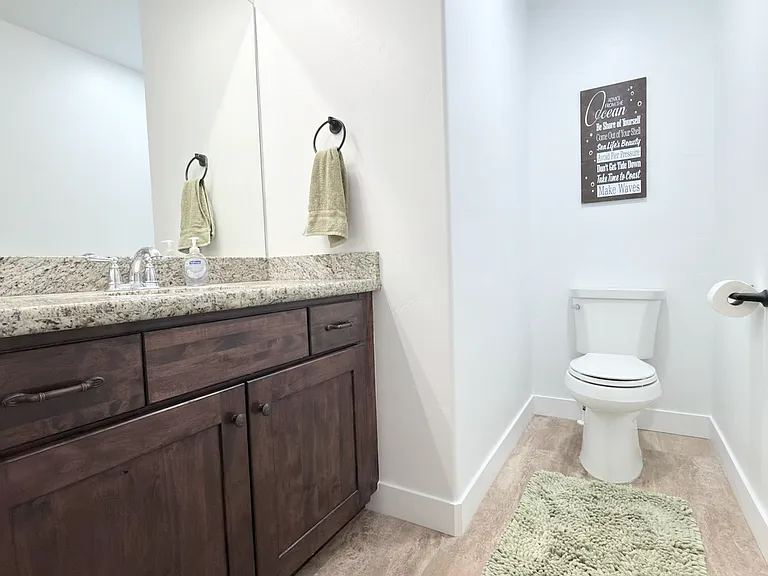 1/2 Bathroom