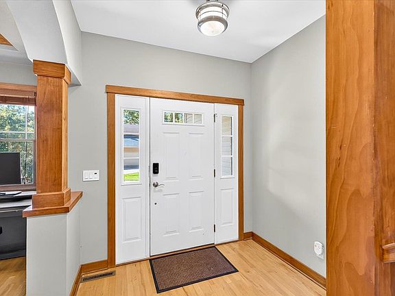 4th image of 1018 Tamarack Way
