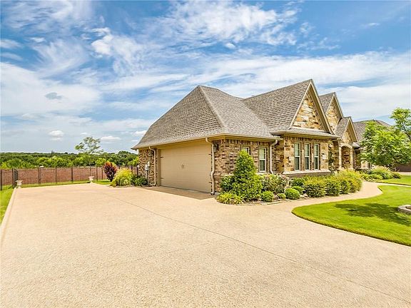 4th image of 1405 Valley Crest Dr
