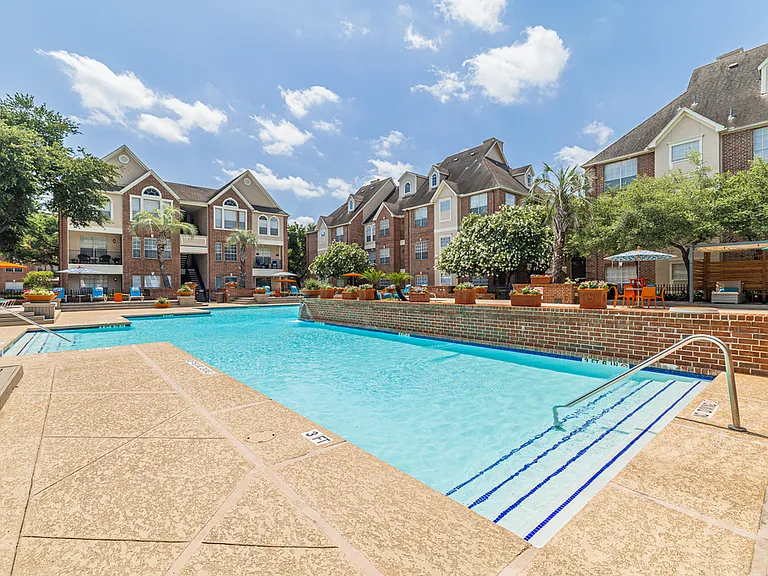 The Village at Bellaire Apartments — Photo 28
