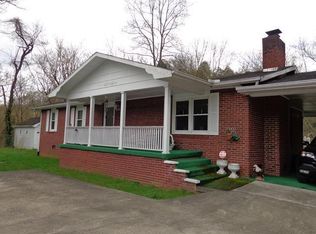 693 Airport Dr, Hagerhill, KY 41222