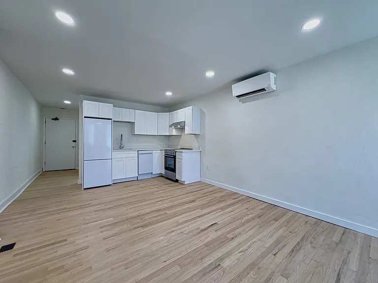 1934 Green St #1R — Photo 8