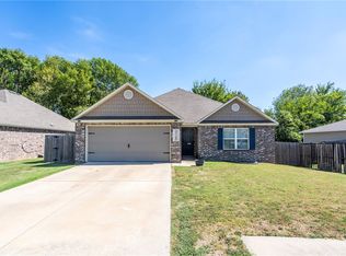 2125 Talia Trl, Siloam Springs, AR 72761