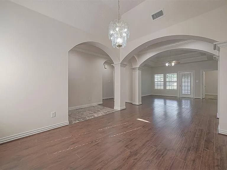 1189 Lovett St — Photo 11