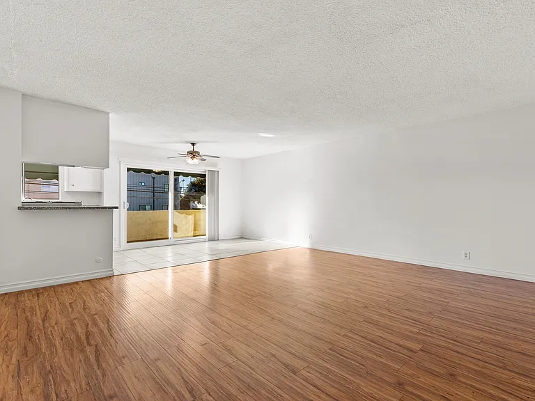4924 Kester Ave #10 — Photo 2