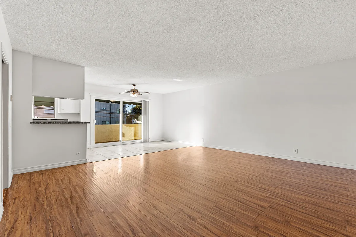 Building Photo - 4924 Kester Ave #10