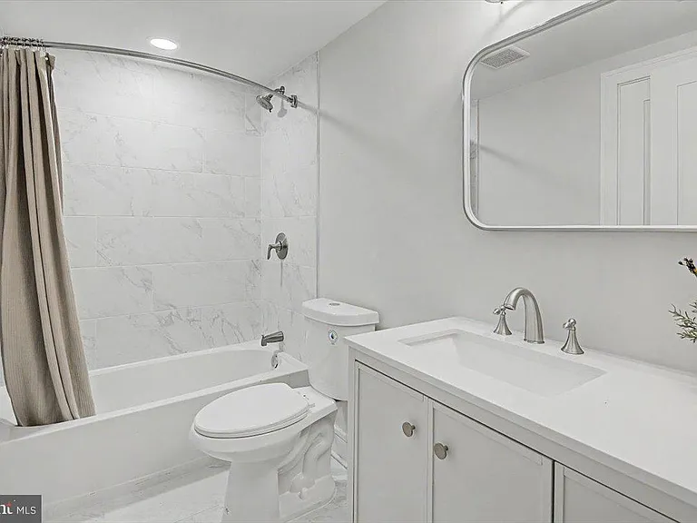 2902 Vista St NE — Photo 80