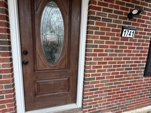 1741 Foley Dr, Saint Louis, MO 63136