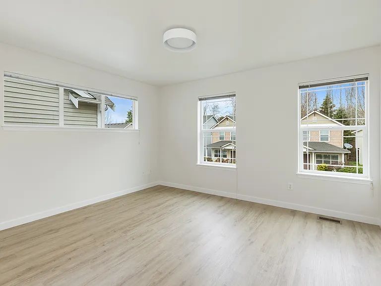 29th Street Ct E — Photo 9