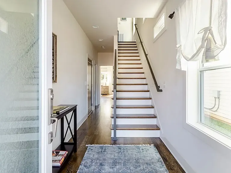 619B Moore Ave — Photo 4