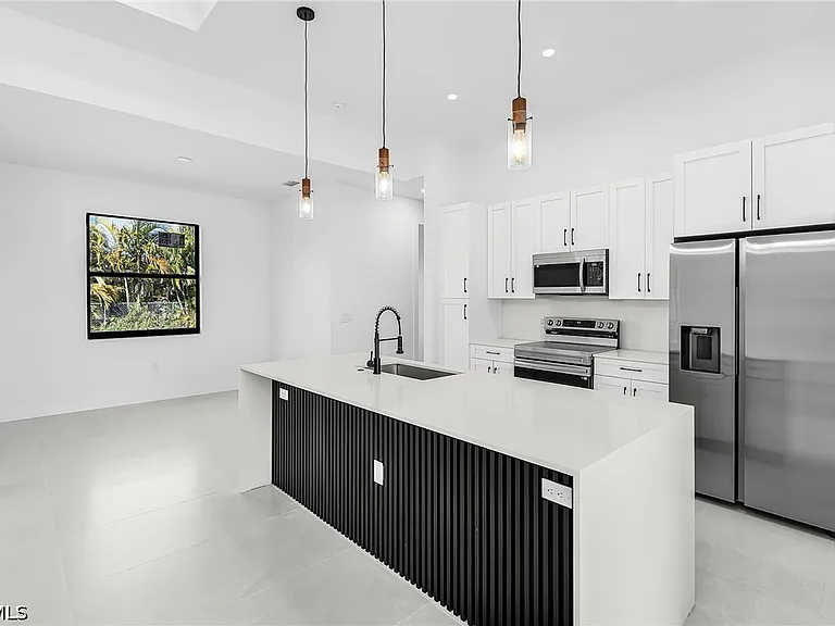 2200 NE 15th Ave — Photo 5