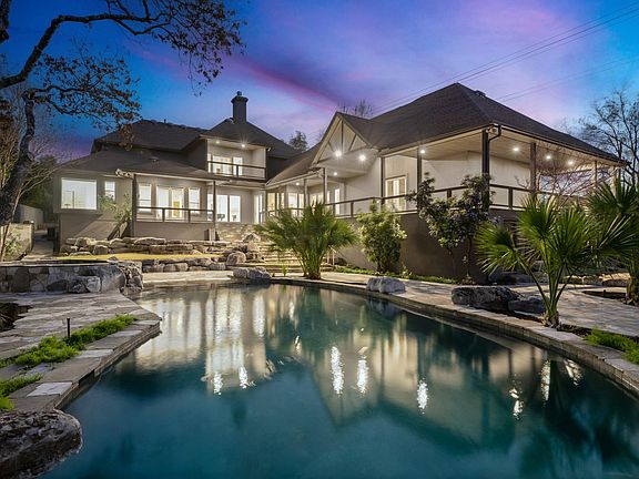 2nd image of 600 River Hills Rd