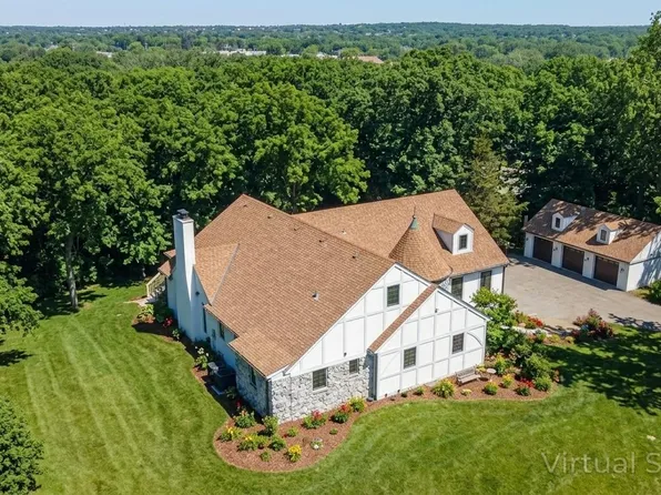 674 Plum Tree Rd, Barrington Hills, IL 60010