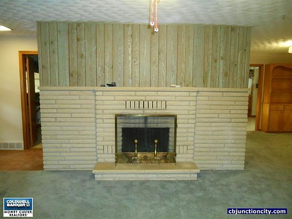 2nd image of 303 Marian St