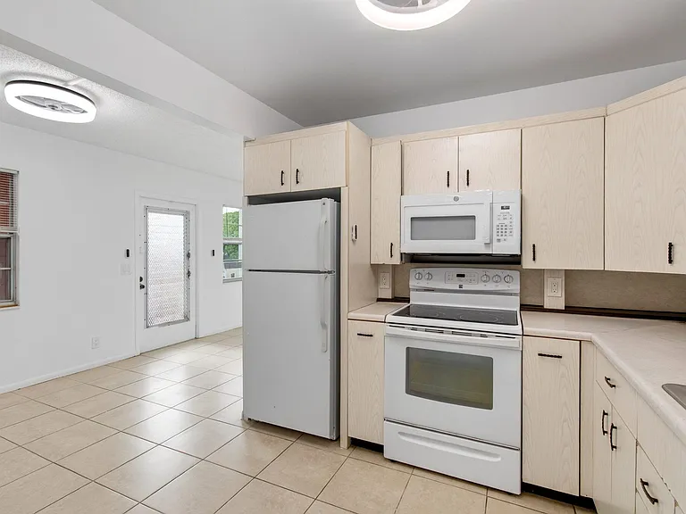 4028 Hythe Pl #B — Photo 25