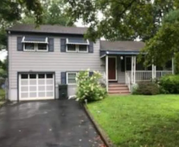Maple Ave — Photo 1