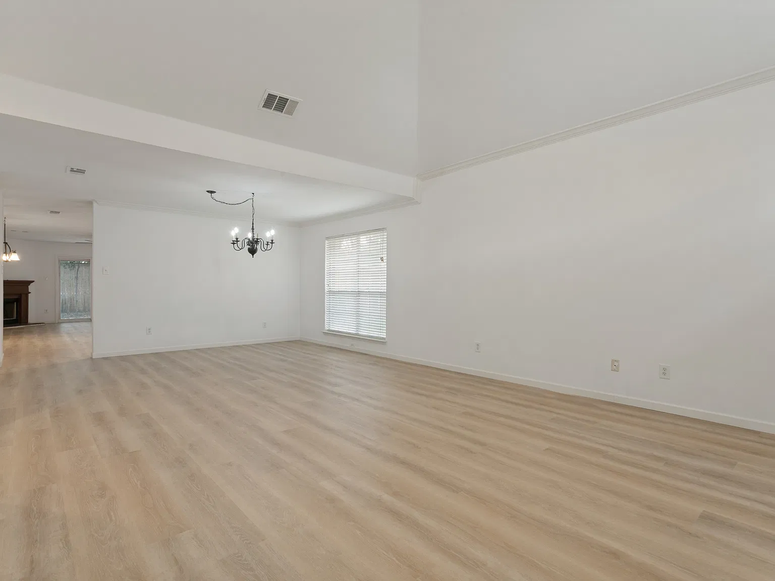 3 bed, 1869 sqft, $2,700 — Photo 3