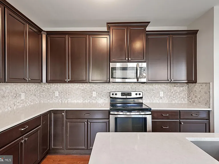 605 Socrates St — Photo 14