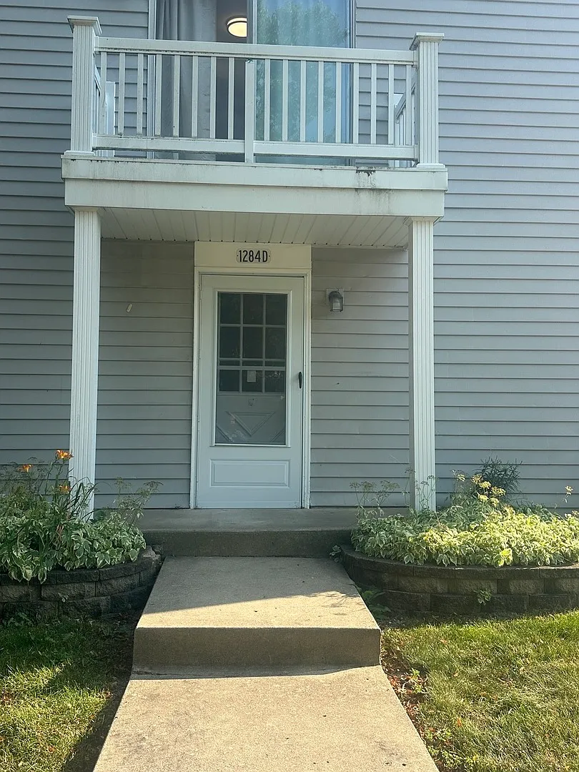 2 bed, 882 sqft, $1,900 — Photo 2