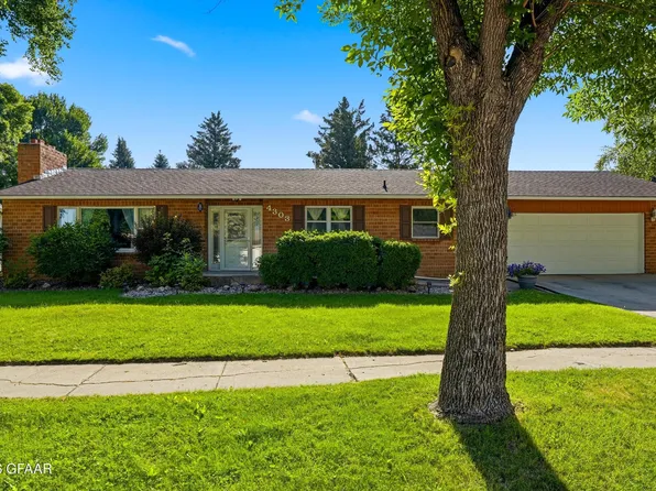 4303 Cottonwood St, Grand Forks, ND 58201