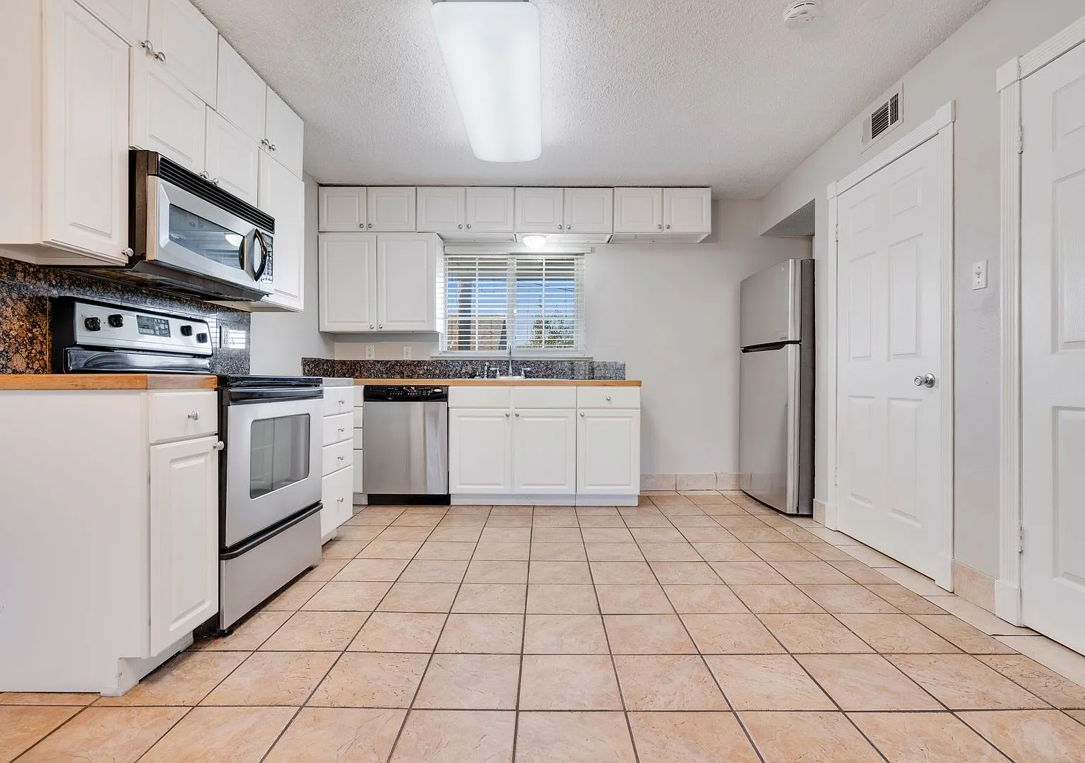 1207 W Wall Street — Photo 2