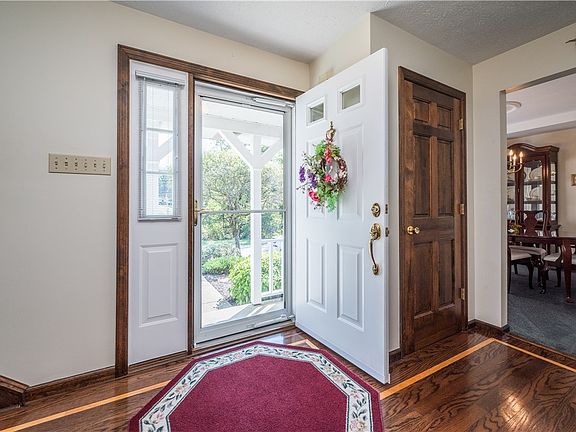 3rd image of 114 Cedarwood Dr
