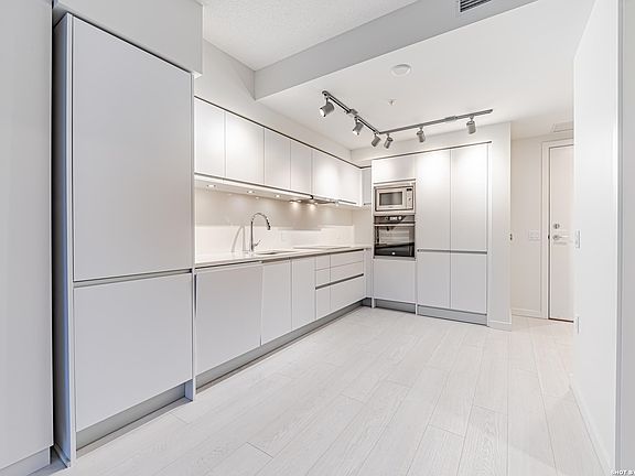 4th image of 180 E 2nd Ave #604
