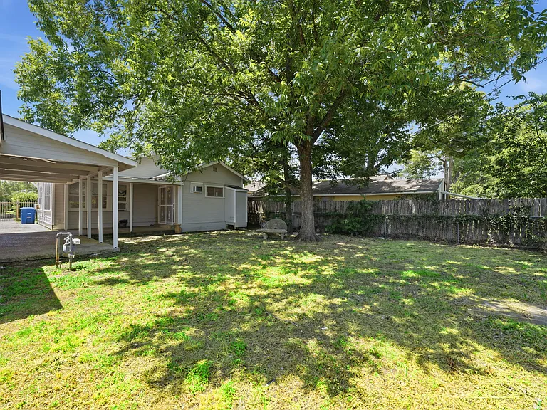543 Avant Ave — Photo 23